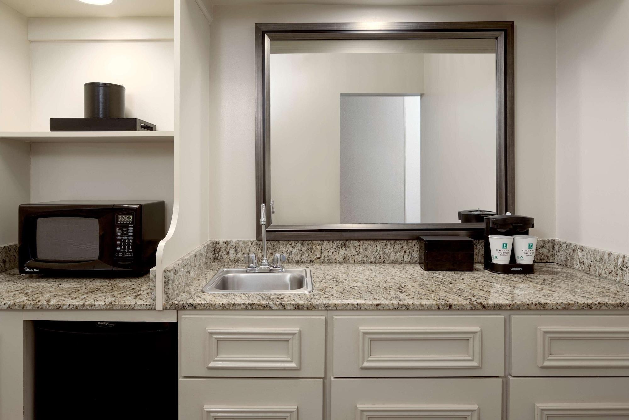 Embassy Suites By Hilton Tampa Airport Westshore Extérieur photo