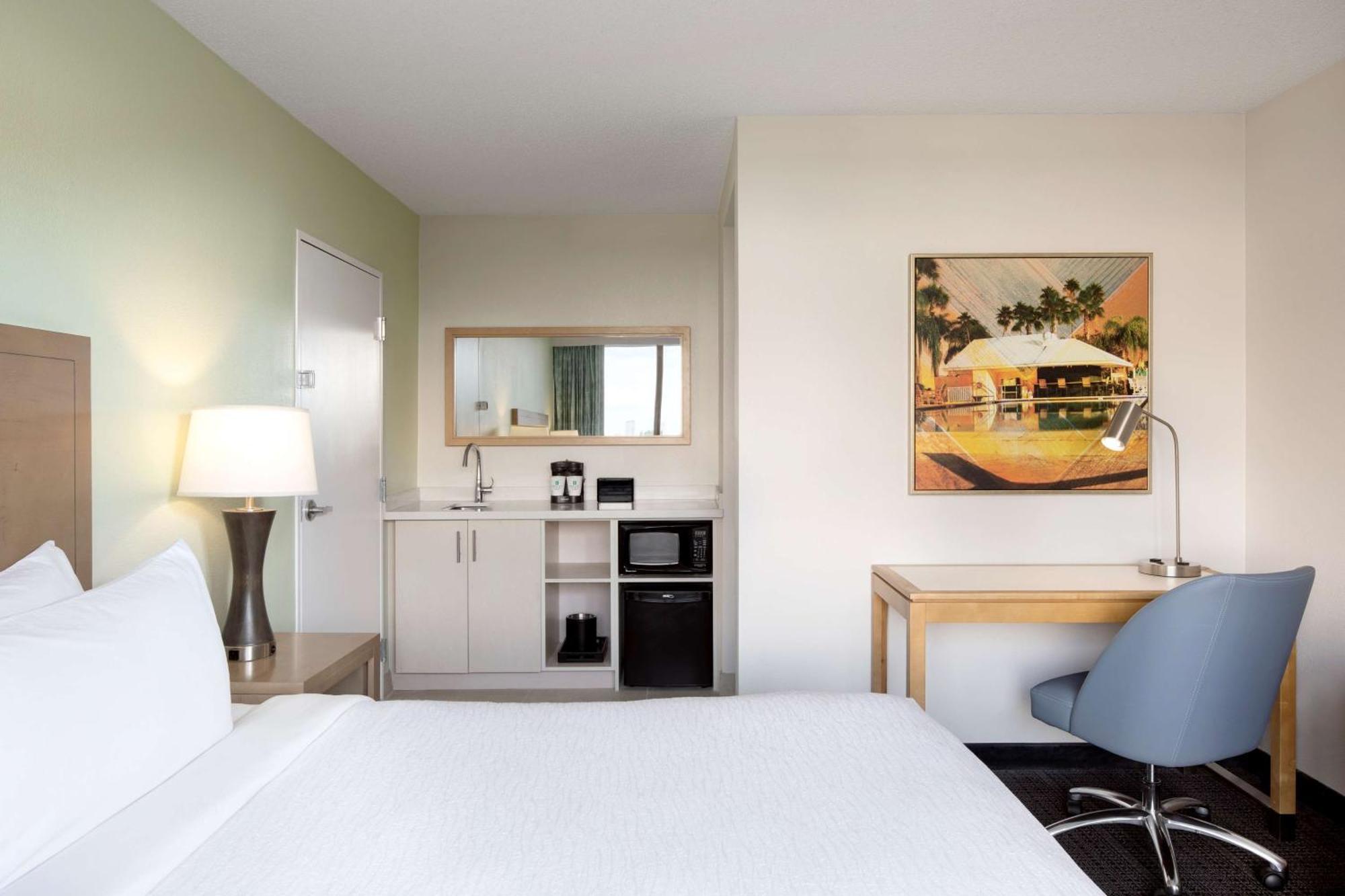 Embassy Suites By Hilton Tampa Airport Westshore Extérieur photo