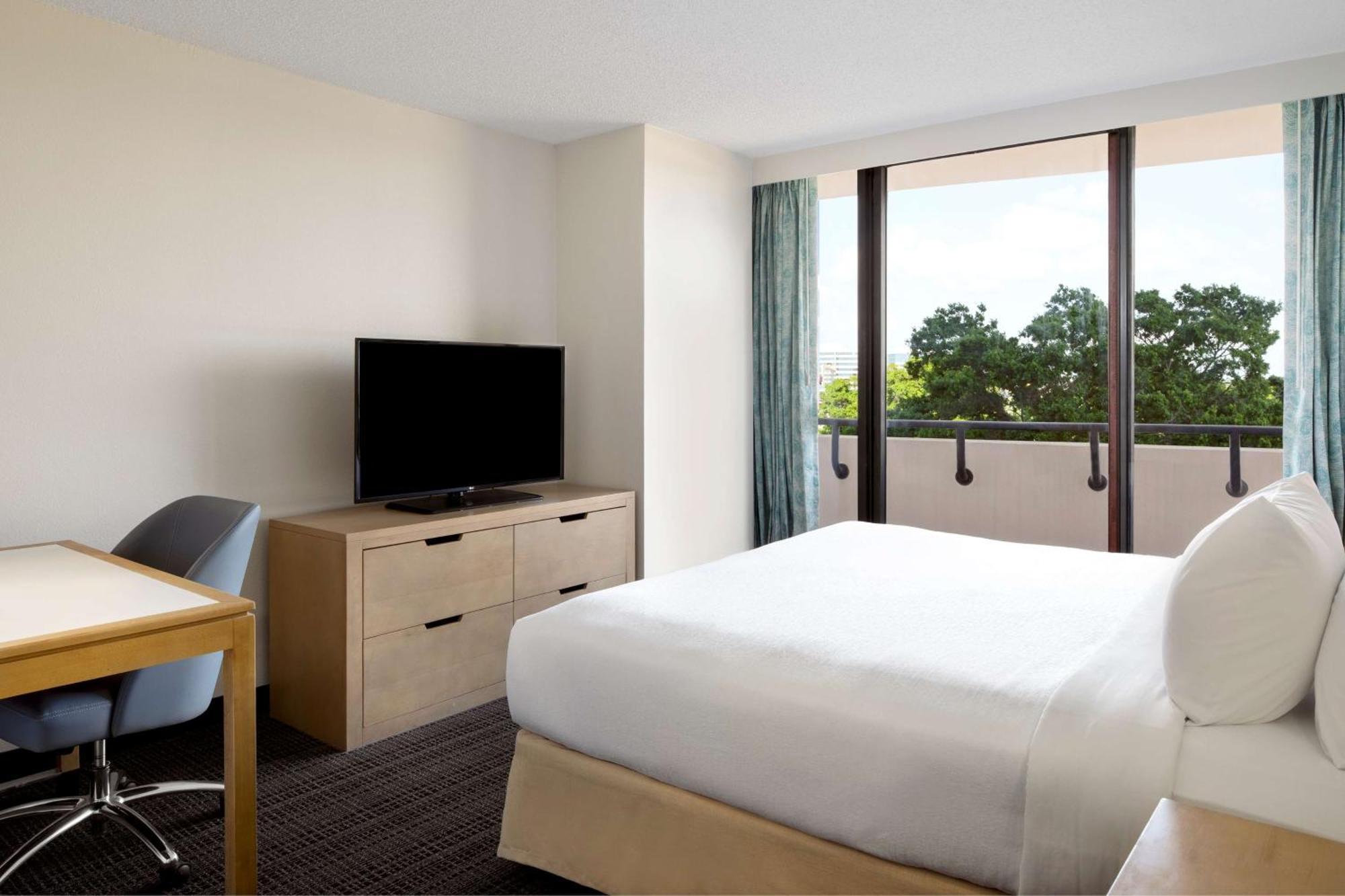 Embassy Suites By Hilton Tampa Airport Westshore Extérieur photo