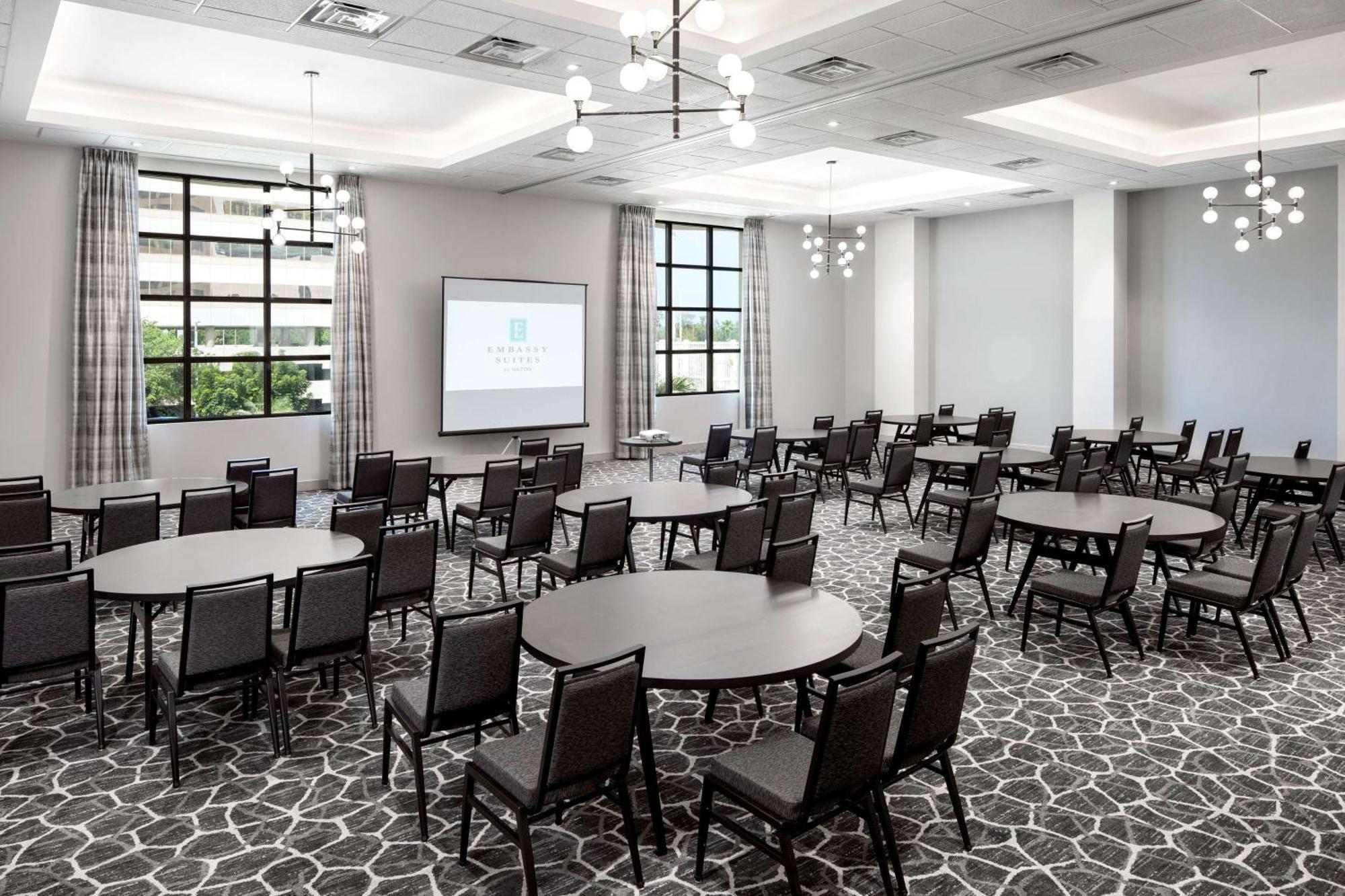 Embassy Suites By Hilton Tampa Airport Westshore Extérieur photo