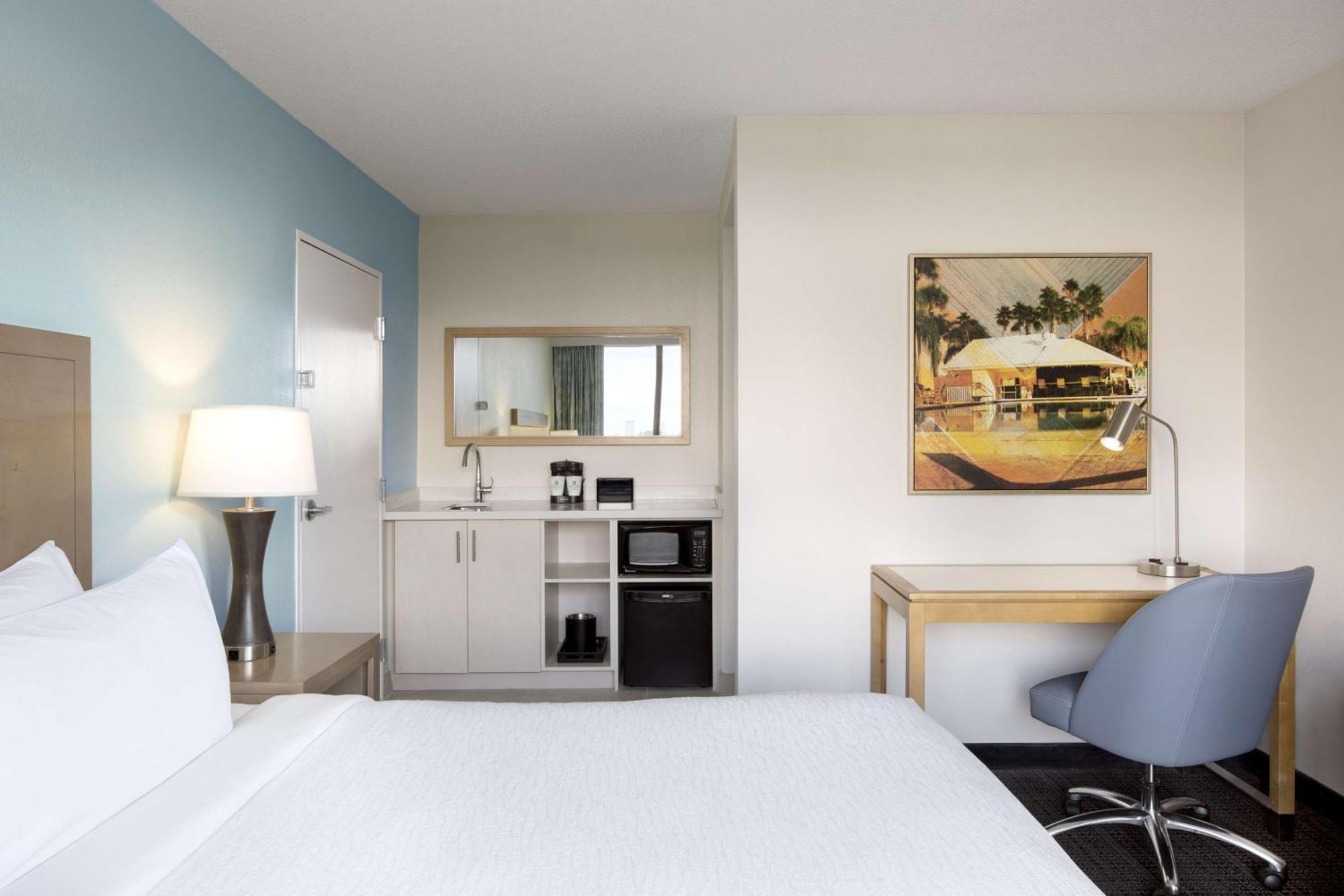 Embassy Suites By Hilton Tampa Airport Westshore Extérieur photo