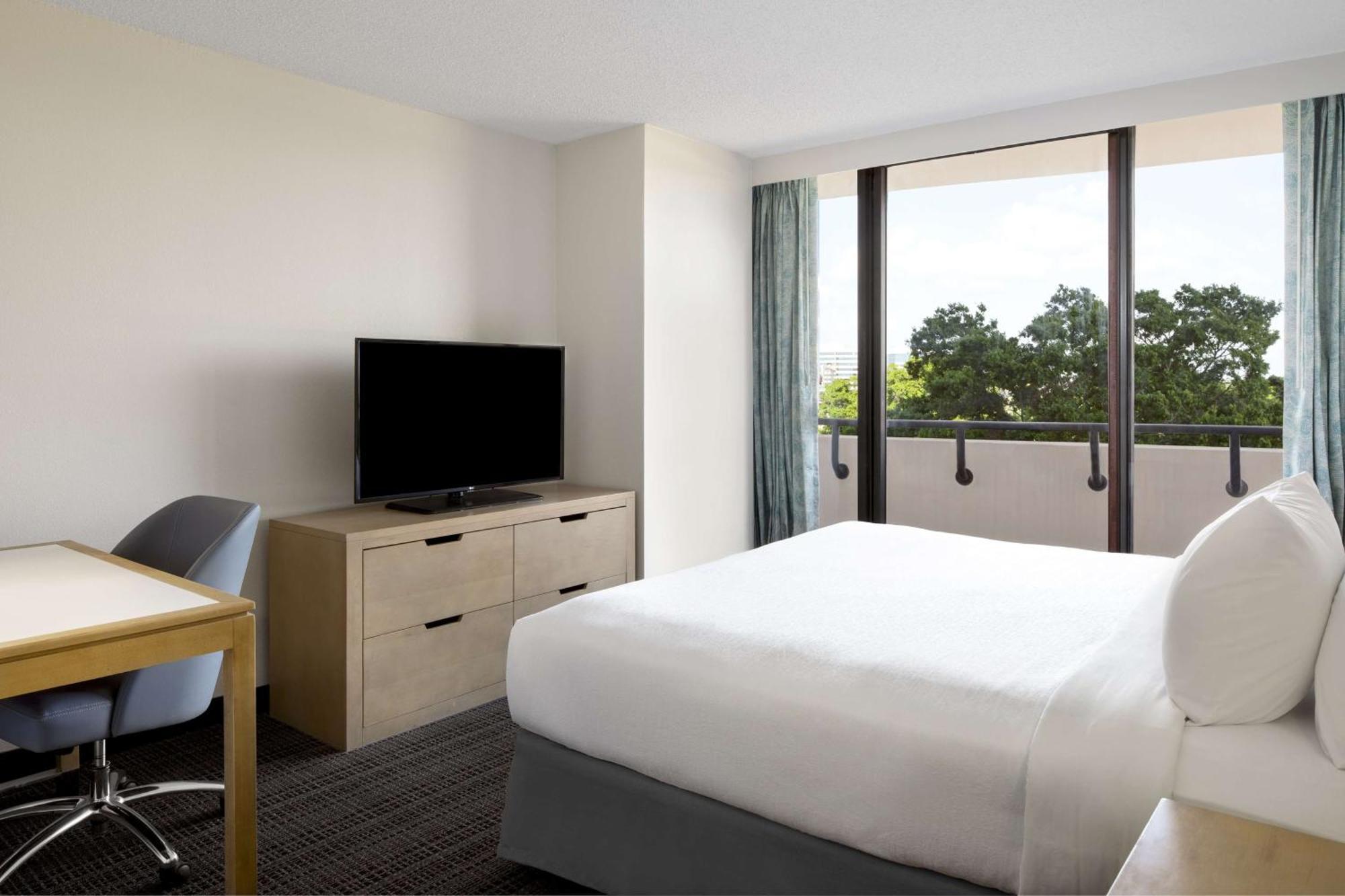 Embassy Suites By Hilton Tampa Airport Westshore Extérieur photo